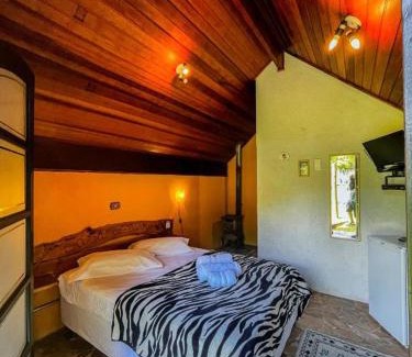 Santo Antonio do Pinhal Hotel | Casa de Barro - Chalés
