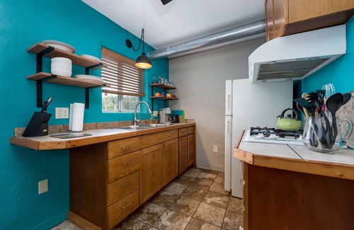 Truth or Consequences House | Casa de Colores - Cheerful 1 Bed, Full Bath House