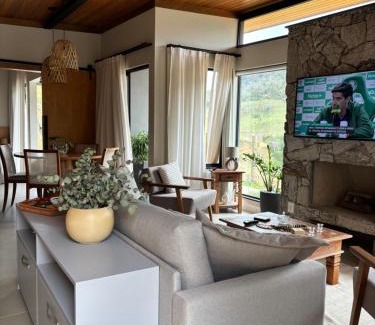 Araras House | Casa de Campo em Secretário, Charme e tranquilidade