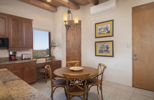 Santa Fe House | Casa de Cielo Azul is located off Tano Road with easy access to the Plaza