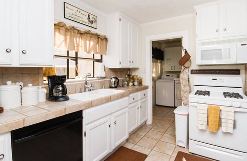 Anaheim Colony Historic District House | Casa de Citron Near Disney