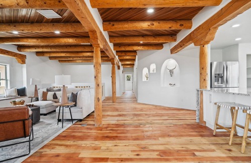 Canoncito House | Casa De Coyote: Luxury 7br 16+ guest retreat