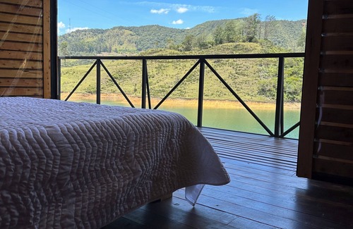 El Penol Hostel | CASA DE CRISTAL HOSTAL