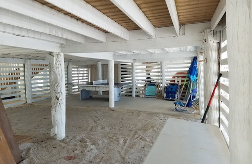 Mid Island House | Casa De Cupre: Fabulous Luxury House Right on the Beach