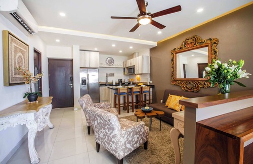 Emiliano Zapata Condo | Casa de Derby Summary