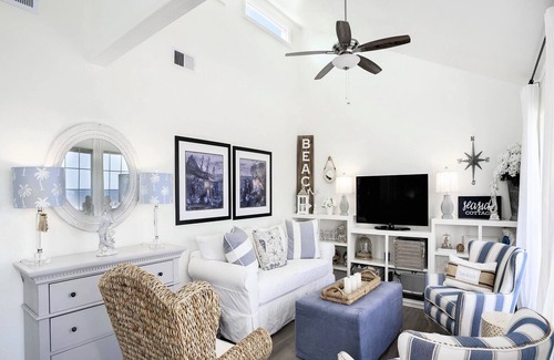 Spanish Grant House | Casa De La Sirena--Beachfront Retreat in Spanish Grant!