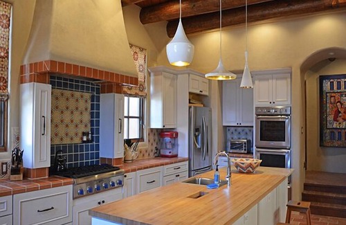 Arroyo Seco House | Casa de la Valle Luna Luxurious and Amazing Patio with Hot Tub and Fireplace