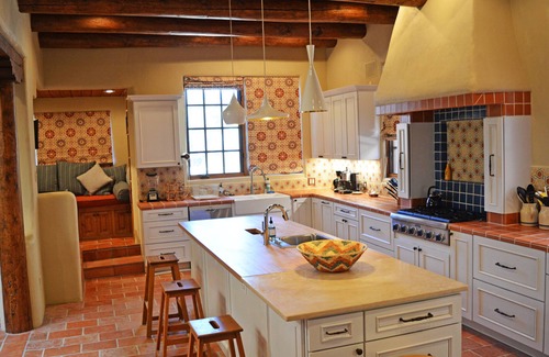 Arroyo Seco House | Casa de la Valle Luna Luxurious and Amazing Patio with Hot Tub and Fireplaces