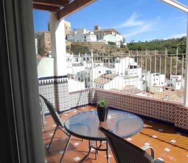 Setenil de las Bodegas House | Casa de las Lanzas