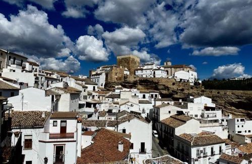 Setenil de las Bodegas House | Casa de las Lanzas