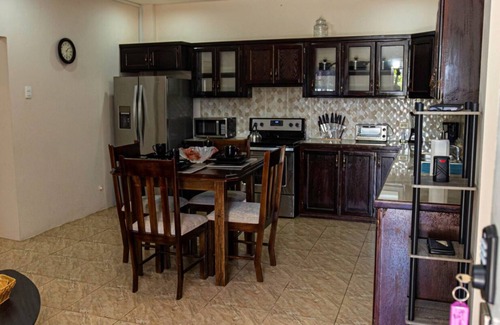 Piarco Apartment | Casa De Llewellyn