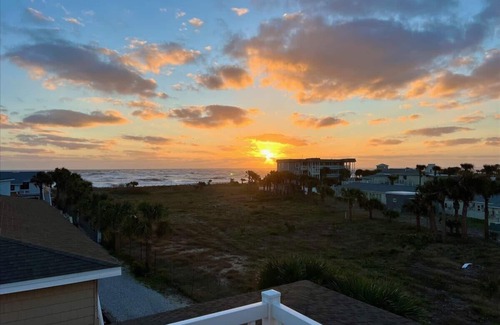 Vilano Beach House | Casa De Lobos | Wren Beach Rentals by Portoro