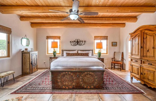 Taos House | Casa De Los Conejos