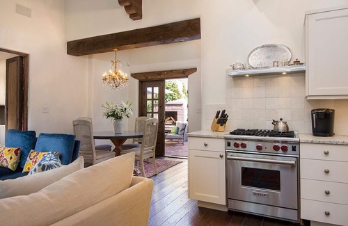 Historic Eastside House | Casa de los Farolitos - Historic Eastside Gem