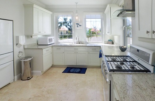 Palm Cay House | Casa de Mer - On the Beach - Sun - Sand - Clear Bahamian Waters - Beachfront