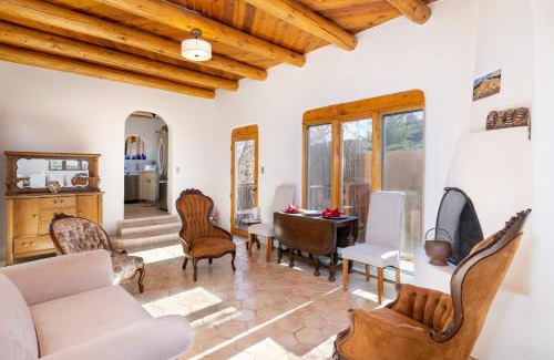 Historic Eastside House | Casa de Monte Vista