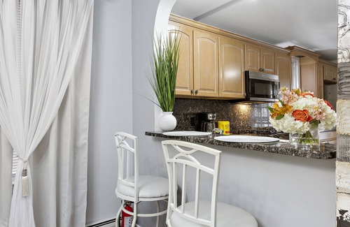 North Bergen Apartment | ★Casa de Paz I ★Min to American Dream Mall ★ Min to NYC★