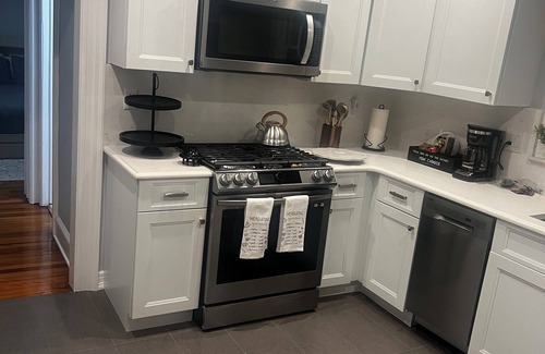 North Bergen Apartment | ★Casa de Paz II ★Min to American Dream Mall ★ Min to NYC★