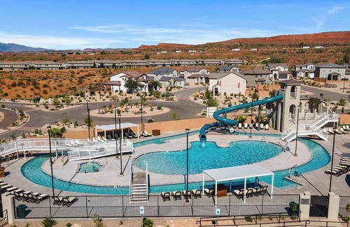 Washington House | Casa De Pazos: Waterslide + Lazy River, Foosball Table!