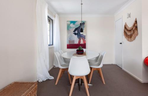 Newport Apartment | Casa de Pina 700m walk to the beach