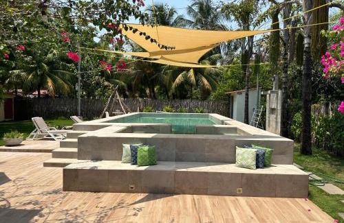 Acajutla House | Casa de playa para 15 con piscina y parqueo privado