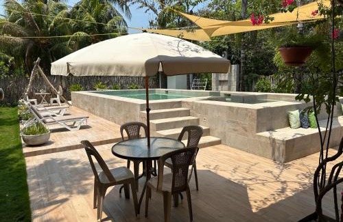 Acajutla House | Casa de playa para 15 con piscina y parqueo privado