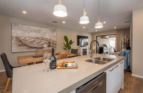 Safety Beach House | Casa de Praia - Luxe by the Bay with Heated Pool