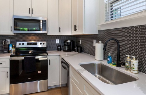 Charlotte House | Casa de Suenos 10min to Uptown Charlotte! - close proximity to the best of CLT