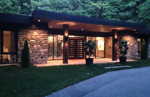 Canton House | Casa De Vistas - A Frank Lloyd Wright inspired Mid Century!