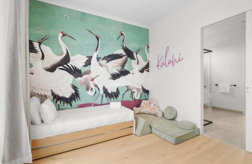 Bellbrae House | Casa del Candelabra - Light-Filled Luxury Retreat Minutes from Town