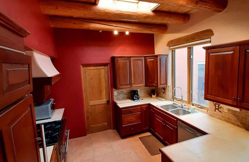 El Prado House | Casa Del Cielo- Your Taos home with an amazing view!