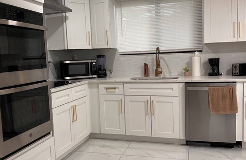 Liberty City House | Casa Del Encanto, Beautiful home 5 minutes from Wynwood Design destrict