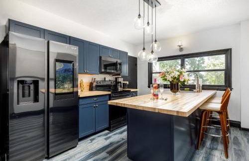 Traverse City House | Casa Del Exotique Walk Everywhere AC Beach