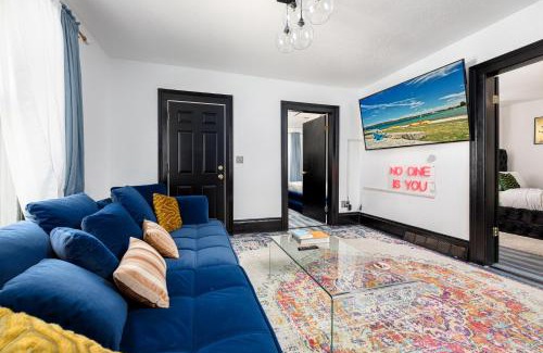 Traverse City House | Casa Del Exotique Walk Everywhere AC Beach