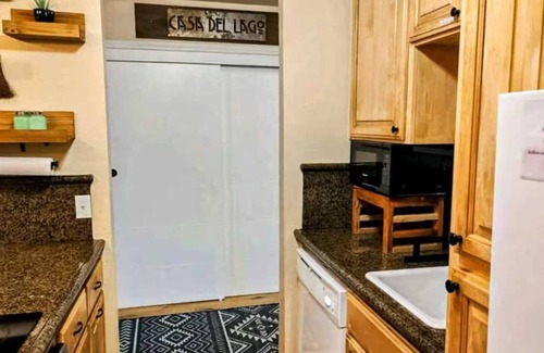 Shaver Lake Condo | Casa del Lago-Modern Mountain Studio!