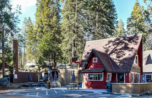Shaver Lake Condo | Casa del Lago-Modern Mountain Studio!
