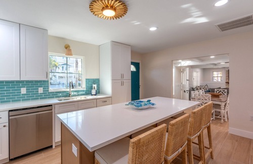 Bay Esplanade House | Casa Del Mar - Beach Pool Home Experience!