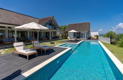 Mushroom Bay Villa | Casa Del Mar | Contemporary 3BR Cliffside Luxury Villa