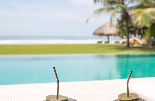 Barra de Colotepec Villa | Casa Del Mar is a luxury oceanfront villa located in Puerto Escondido