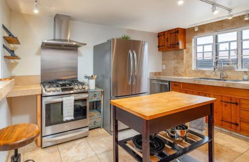 Santa Fe House | Casa Del Mar- King Bed - Patio -Railyard - 3BR