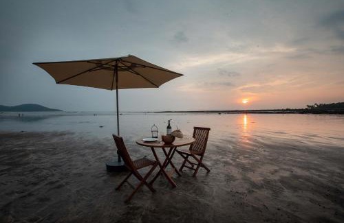 Nandgaon Villa | Casa Del Mer by StayVista - Nearby beach with, sea-view rooms & coconut farm