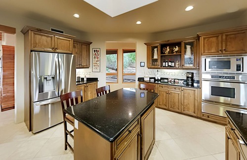 Tierra Preciosa House | Casa del Oso - luxury updates, central AC & Sangre de Cristo Mountain views