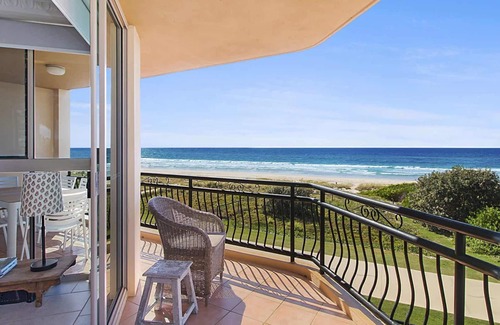 Bilinga Apartment | Casa Del Rey 4 - Absolute Beachfront Bilinga - Min 3. Night Stay!