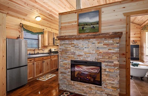 Llano Cabin | Casa del Sol | 1/1 Hill Country Cabin, Hot Tub, Full Kitchen, Pet Friendly w/fee