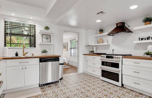 Coral Way House | Casa Del Sol Cozy 2br Retreat 10 Mins To Beach
