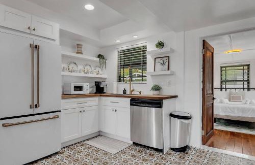 Coral Way House | Casa Del Sol Cozy 2br Retreat 10 Mins To Beach