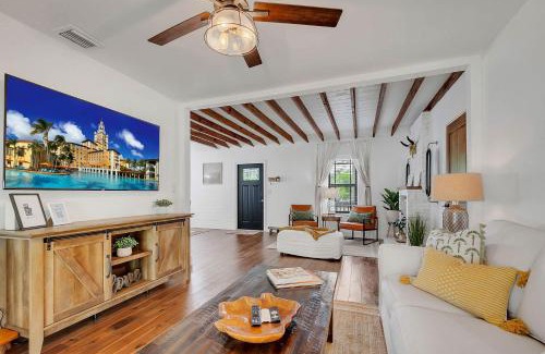 Coral Way House | Casa Del Sol Cozy 2br Retreat 10 Mins To Beach