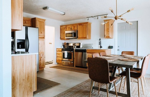 Hodgin House | Casa del Sol|dog friendly|KING BED