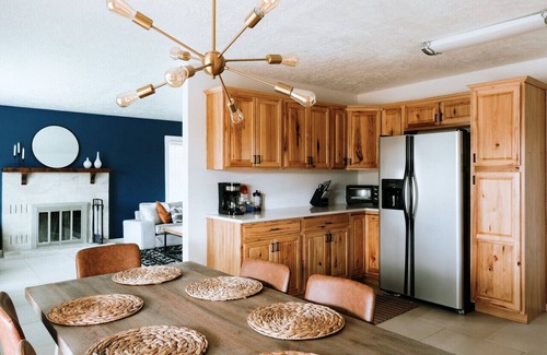 Hodgin House | Casa del Sol|dog friendly|KING BED