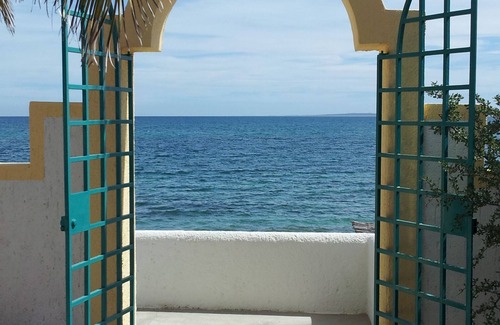 La Ventana House | Casa del Sol: Location Location! Beachfront/Walking Distance to Everything!